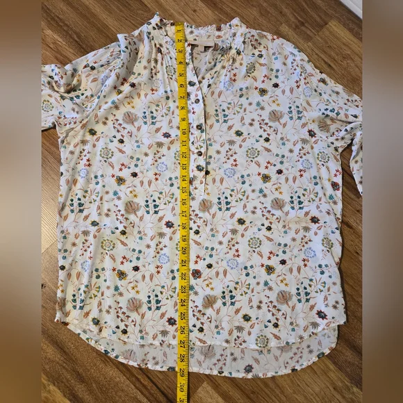 Woman's blouse - Picture 4 of 5